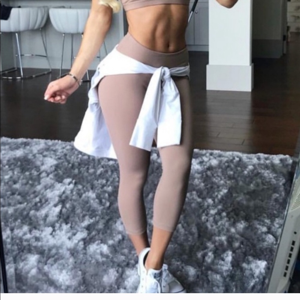 BuffBunny nude Capri leggings